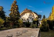 Außergewöhnliches Mehrfamilienhaus mit 331 m² WFL, Balkon, Loggia & 4 Garagen, Pool und Gartenhaus