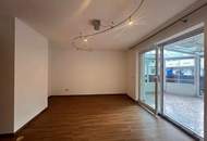 Großzügige 2,5-Zimmer-Wohnung mit Terrasse & Wintergarten