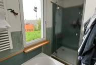 Exklusiver Bungalow mit Garagen und Kellergewölben
