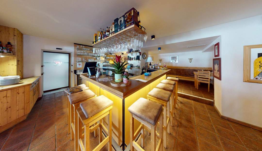 Gastronomie &amp; Wohnen vereint – Vielseitige Immobilie in Ötz!