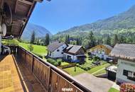 Bad Aussee: Ein,- Zweifamilienhaus mit 2 Balkonen, Terrasse, 3 Garagen, Gartenhütte