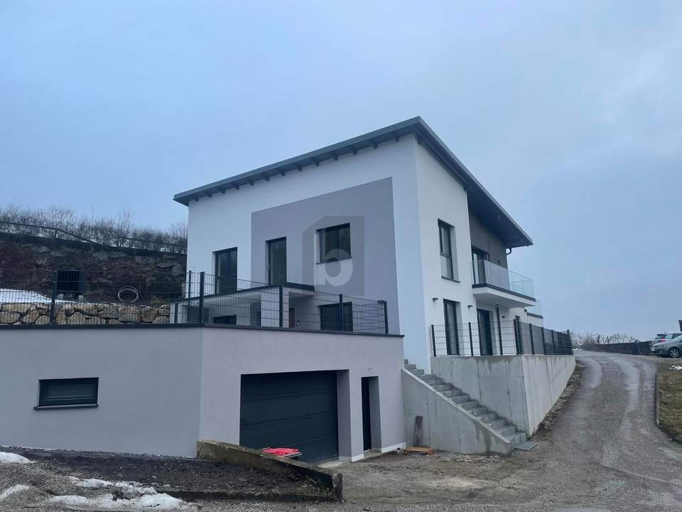 Preisreduktion! GROßZÜGIG MIT POOL, TERRASSE & BALKON ? INDIVIDUELL FERTIGSTELLBAR