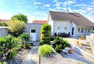 PALMEN, POOL und BARBEQUE