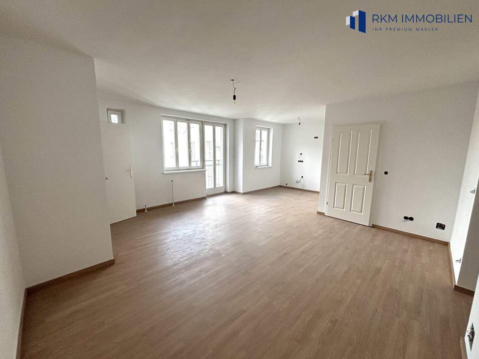 Neu renovierte 3-Zimmer-Dachgeschosswohnung mit Stadtblick in 1100 Wien