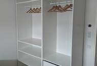 VOLLMÖBLIERTE DG-Wohnung mit westseitiger Terrasse ++ Eine Ebene ++ AB AUGUST!!