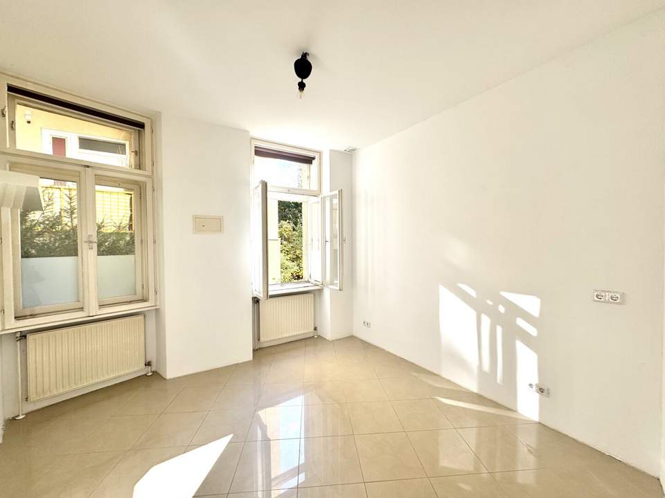 Nächst Q19 und Straßenbahn D! Zentral begehbarer 2-Zimmer-Altbau in West-Ost-Ausrichtung