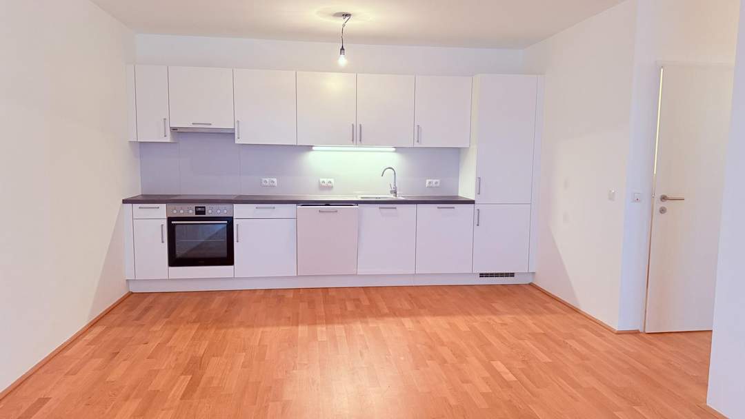 AB SOFORT! Familienwohnung, 3 zentrale Zimmer, Wohnfläche 91m2 inklusive Loggia/ AUCH WG tauglich!