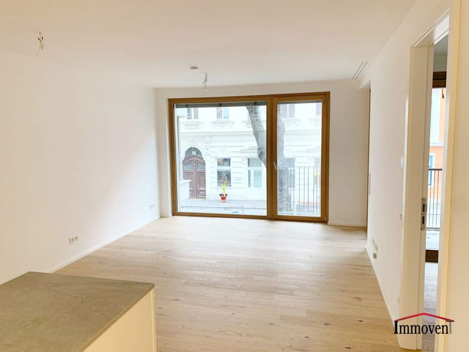 ERSTBEZUG: Straßenseitige, moderne 2-Zimmerwohnung mit Loggia!