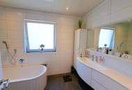 Wohnjuwel mit 2 Wohnungen (ca. 290 m² Wfl.), 2 Terrassen, Gartenareal mit Pool &amp; Poolhaus - Neuzeug