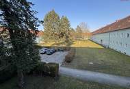 Sonnige Grünlage, ausgewählte Nachbarschaft &amp; Entspannung pur: sanierte 3-Zimmer-Wohnung im oberen Stock eines kleinen Mehrparteienhauses mit moderner Dusche und viel Privatsphäre!