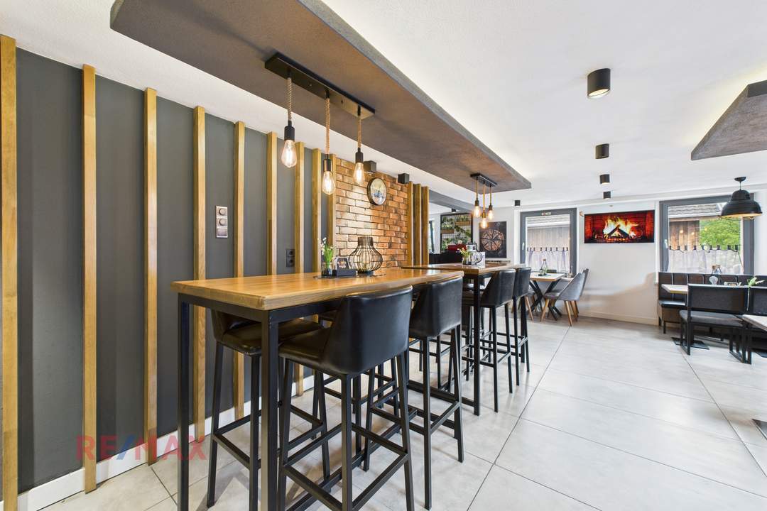 Zinshaus mit Pizzeria und bebaubarer Grundstücksreserve – Alles an einem Standort