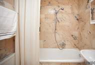 vollmöblierte Dachgeschosswohnung im Altbau *** 3 Gehminuten zum AKH Wien bzw zur Alser Straße