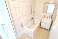 Gut geschnittene Zweizimmer-Wohnung mit Balkon und möglicher Garagenplatz - Zentrale, ruhige Lage