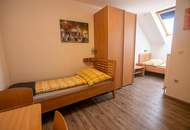 Großes Wohnhaus mit Heurigenlokal / 5 Gästezimmern und einem Miethaus