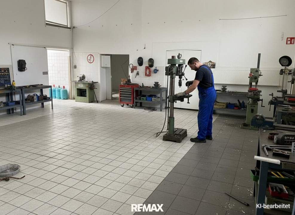 Vielseitiges Gewerbeobjekt, Hallen, Lager, Freifläche.
