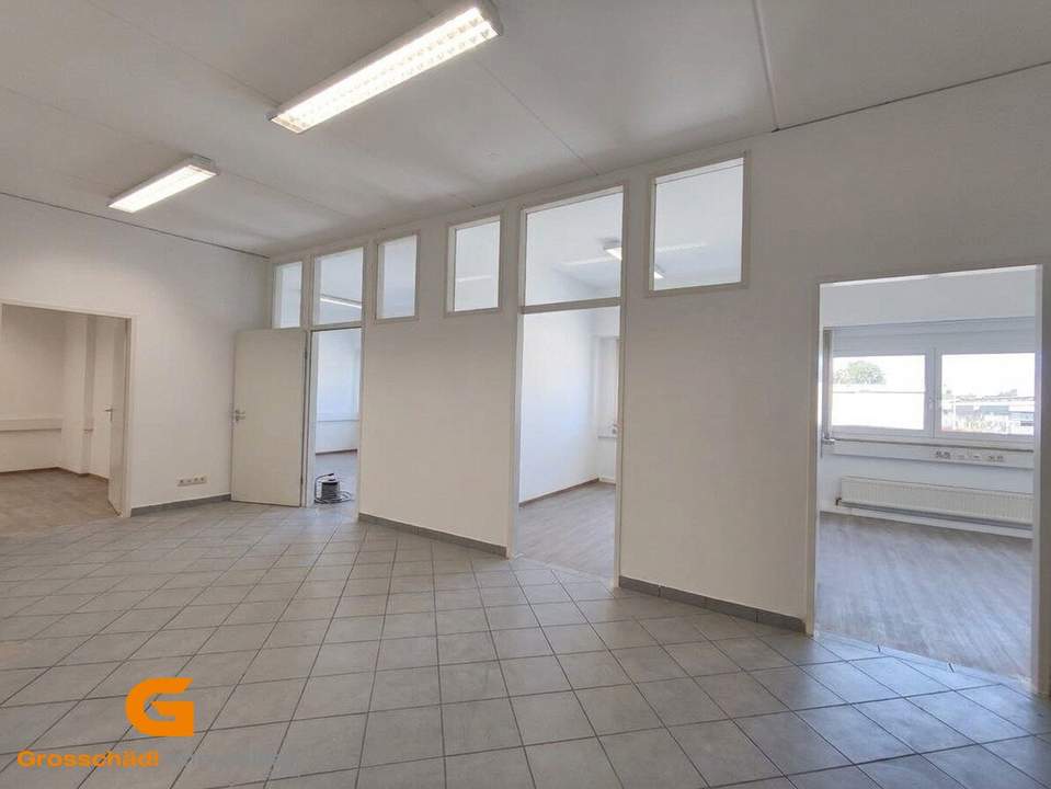 Erstbezug - Bürofläche im OG, modernisiert, verkehrsgünstig in Wals-Siezenheim mieten
