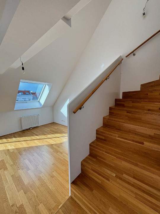 Sonnige Dachmaisonette mit Terrasse &amp; Weitblick in 1100 Wien