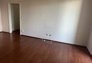 3 Zimmer Wohnung plus Loggia und Lift