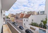 KOMPAKTE 2-ZIMMER WOHNUNG MIT GESIMSE UND BLUMENTRÖGEN