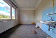 1A-INFRASTRUKTUR! SANIERUNGSBEDÜRFTIGES EINFAMILIENHAUS MIT KELLER UND GARAGE. 271 m² NUTZFLÄCHE. 560m² GRUNDSTÜCK.