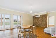 Stilvolle Villa mit gepflegtem Garten und großzügiger Garage