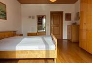 Großzügiges Ein- oder Zweifamilienhaus mit Pool in attraktiver, zentraler Lage