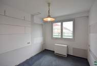 Sanierungsbedürftige Eigentumswohnung mit großzügiger Terrasse