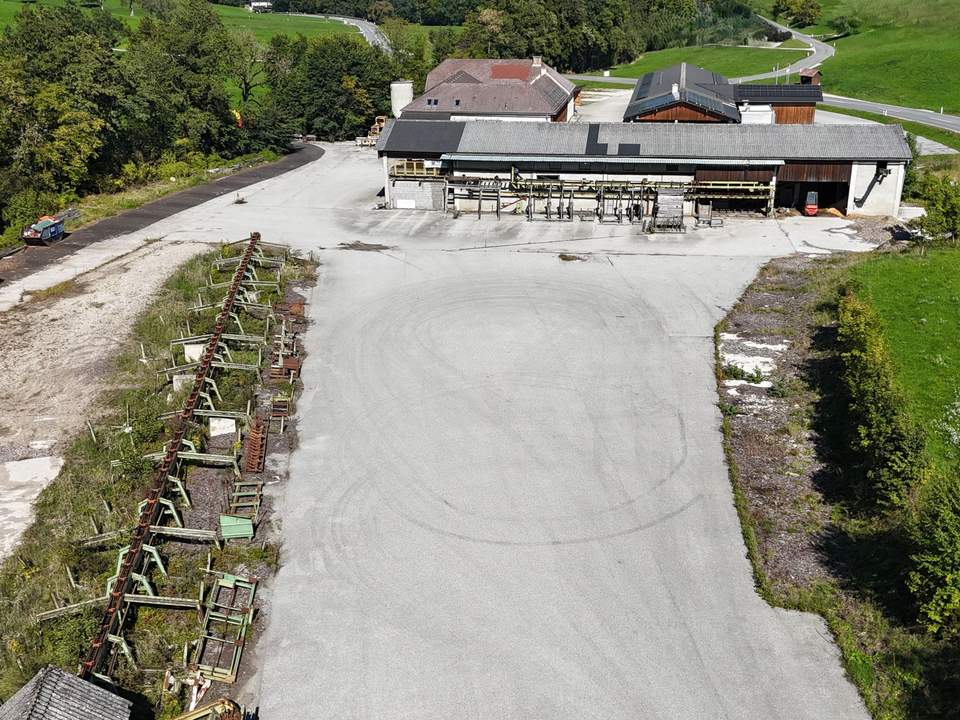 13.000 m² große Freifläche und 1 Lagerhalle mit ca. 240 m² im Urltal zu MIETEN
