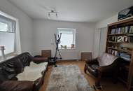 Ruhig gelegenes Wohnhaus mit herrlichem See- und Gebirgsblick und viel Platz