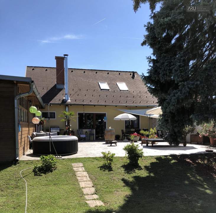 Modernisiertes Haus mit großer Terrasse &amp; Garage