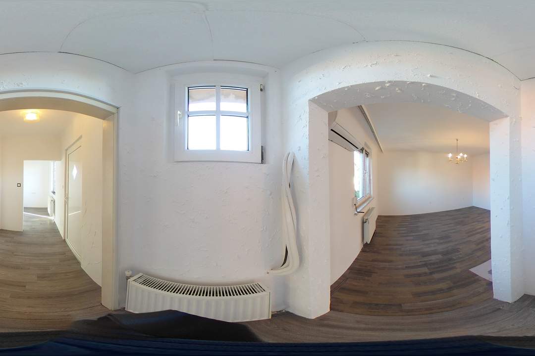 Freistehendes Wohnhaus mit Garten