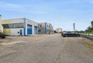 Halle mit großer Freifläche zur vielseitigen Nutzung inkl Wohnhaus mit 3 Wohnungen