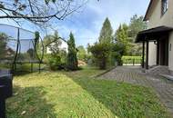Vielseitiges Haus mit zwei Einheiten, guter Anbindung und eigenem Pool