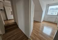 Gleich einziehen- Sonnendurchflutete, charmante Dachgeschoss Wohnung