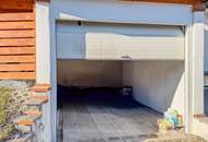 Große Garage und Doppelcarport