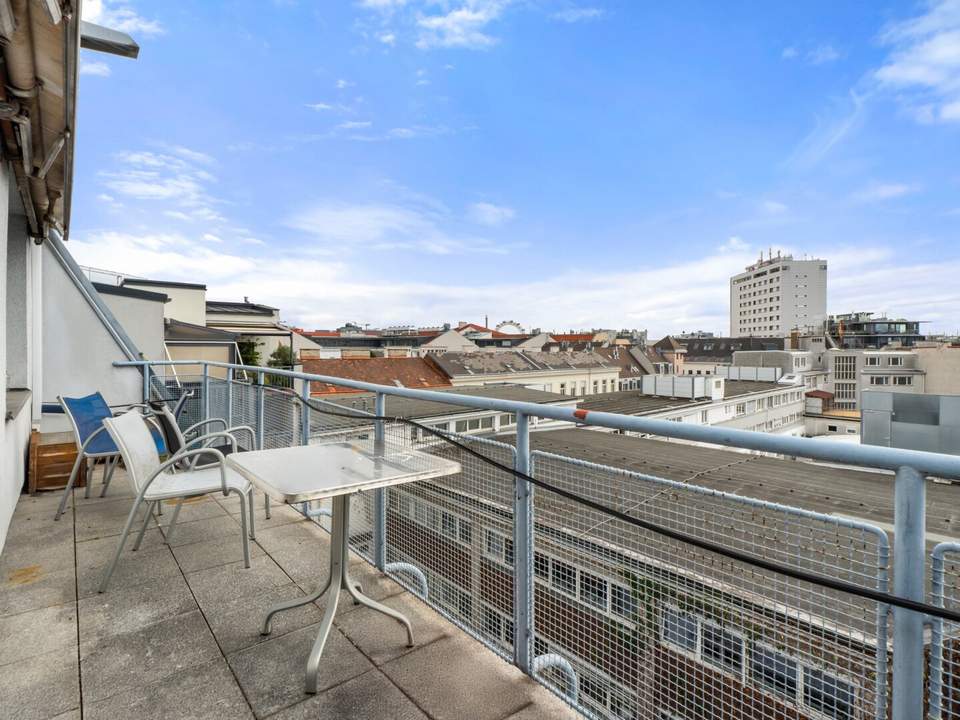 Großzügige Dachgeschoßwohnung mit ruhiger Südterrasse und Klimaanlage