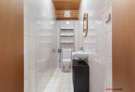 Schöner Privatwohnsitz mit großem Garten, 5 Schlafzimmern, 4 Bädern und Einliegerwohnung