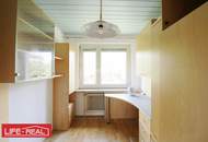 Großzügige 4-Zimmer-Wohnung mit Loggia und Stellplatz – Potenzial zur Sanierung vorhanden