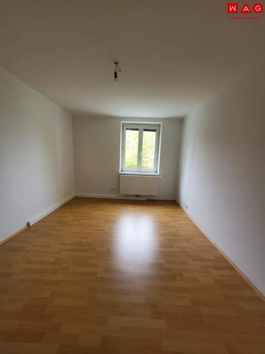 Ländliches Wohnen in zentrumsnaher Lage! Einladende 2-Zimmer Wohnung mit Balkon und idealer Raumaufteilung! Optimale Infrastruktur!