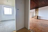 Sanierungsbedürftige 2-Zimmer Wohnung mit großer Loggia in U-6 Nähe!!