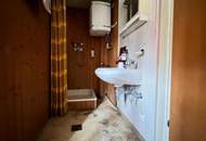 Attraktives Baugrundstück mit sanierungsbedürftigem Haus – Perfekt für Bauträger