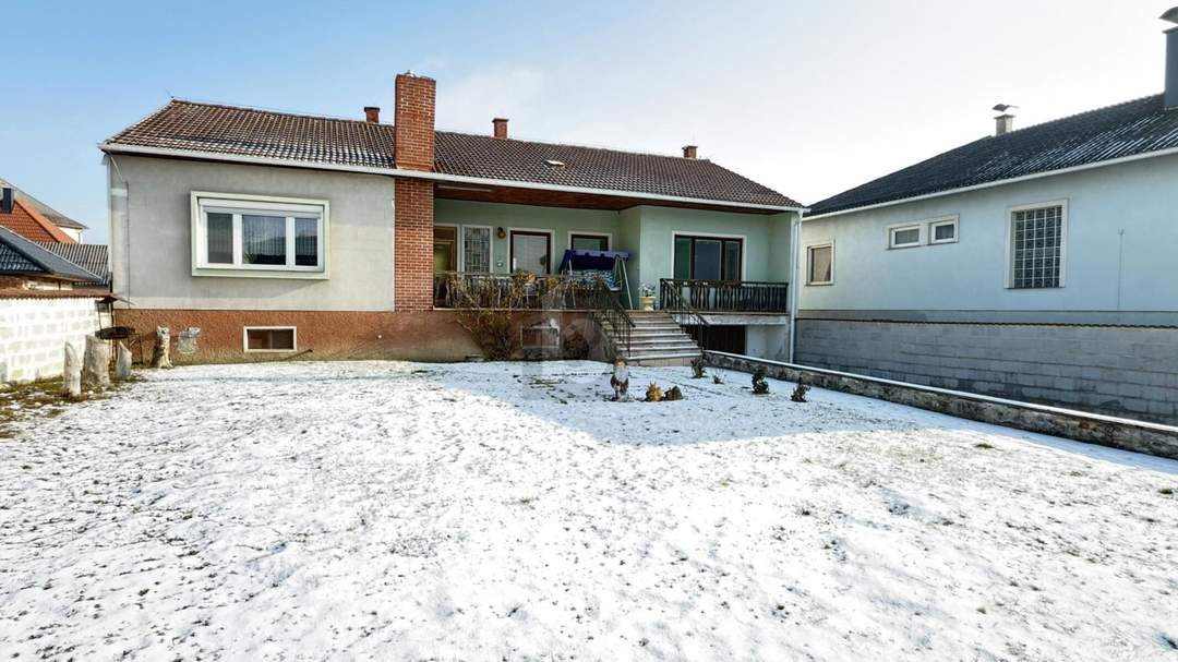 GERÄUMIGER BUNGALOW MIT XXL KELLER IN TOP SIEDLUNGSLAGE