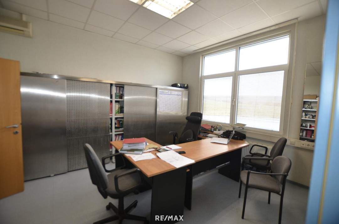 Betriebsareal Büro, Halle, Lagerplatz