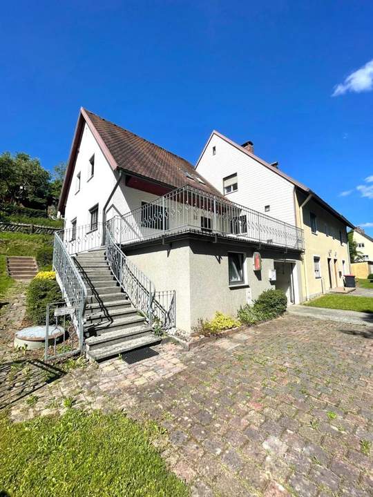Zweifamilienhaus in attraktiver Donau-Nähe – Viel Platz für zwei Generationen