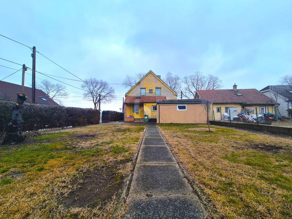 IN RUHIGER GRÜNLAGE MIT UNVERBAUBAREM AUSBLICK