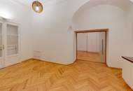 ++ ALTBAUFLAIR durch und durch ++ TOP Altbauwohnung im 1. OG ++ Palais in INNENSTADLAGE in beliebter Schmiedgasse ++ JETZT BESICHTIGEN ++