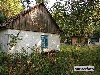 Kleine Hofstelle mit renovierungsbedürftiger Bausubstanz