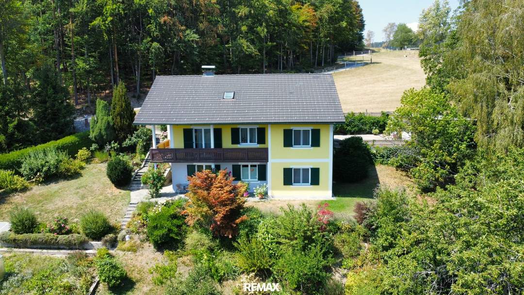 Zweifamilienhaus – traumhafte Aussichtslage mit Garten und Terrasse