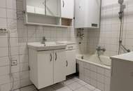 Zentrale Ruhelage * 2 Zimmer-Wohnung mit Balkon und PKW Stellplatz