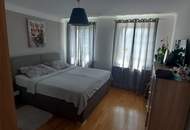 Attraktives Wohnumfeld und helle Atmosphäre im obersten Stockwerk: moderne 3-Zimmer-Wohnung überzeugt mit großzügigen Räumen, viel Tageslicht und hohem Wohnkomfort!